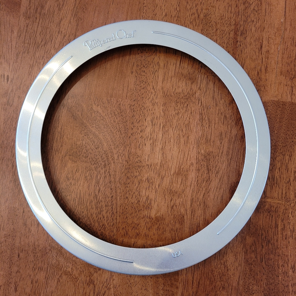 The Pampered Chef Pie Crust Shield